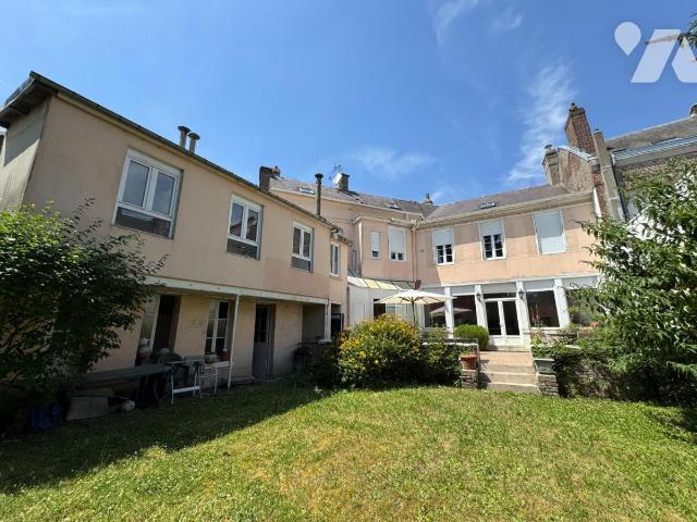 Maison 10 pièces 237 m² · à Saint-Quentin · 237 m² · 250 000 €