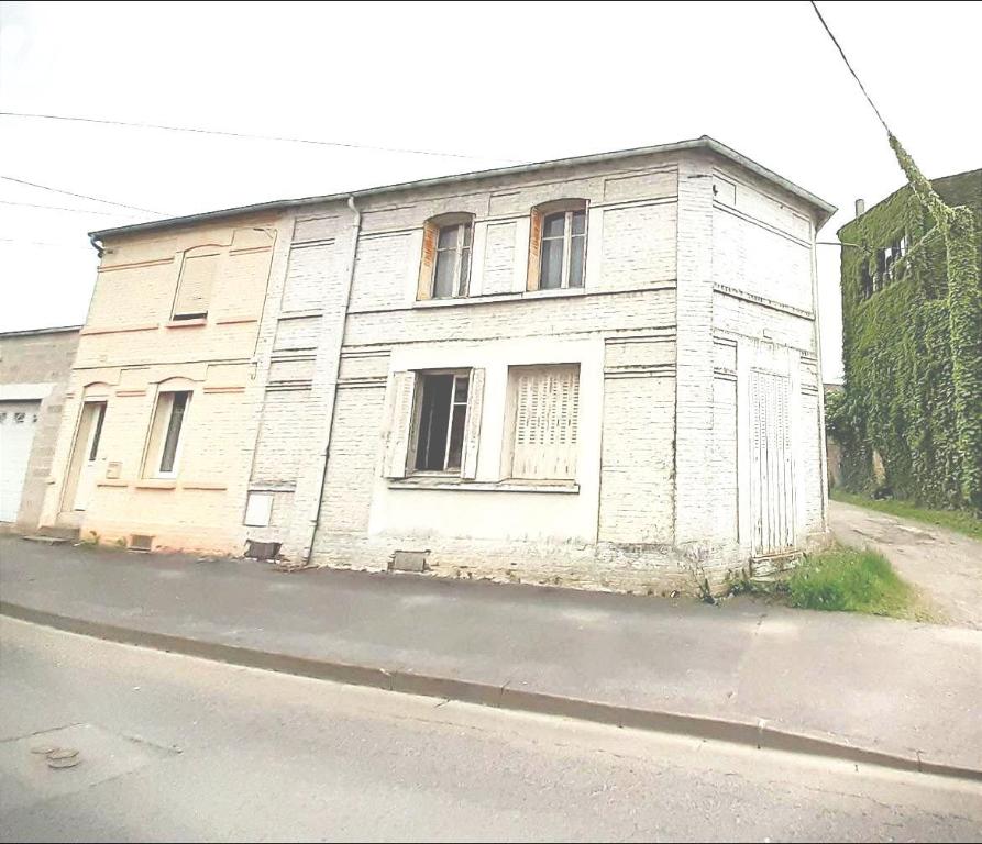 Maison 8 pièces 110 m² · à Hirson · 110 m² · 30 000 €