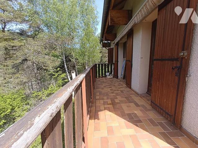 Maison 7 pièces 176 m² · à Montclar · 176 m² · 230 000 €