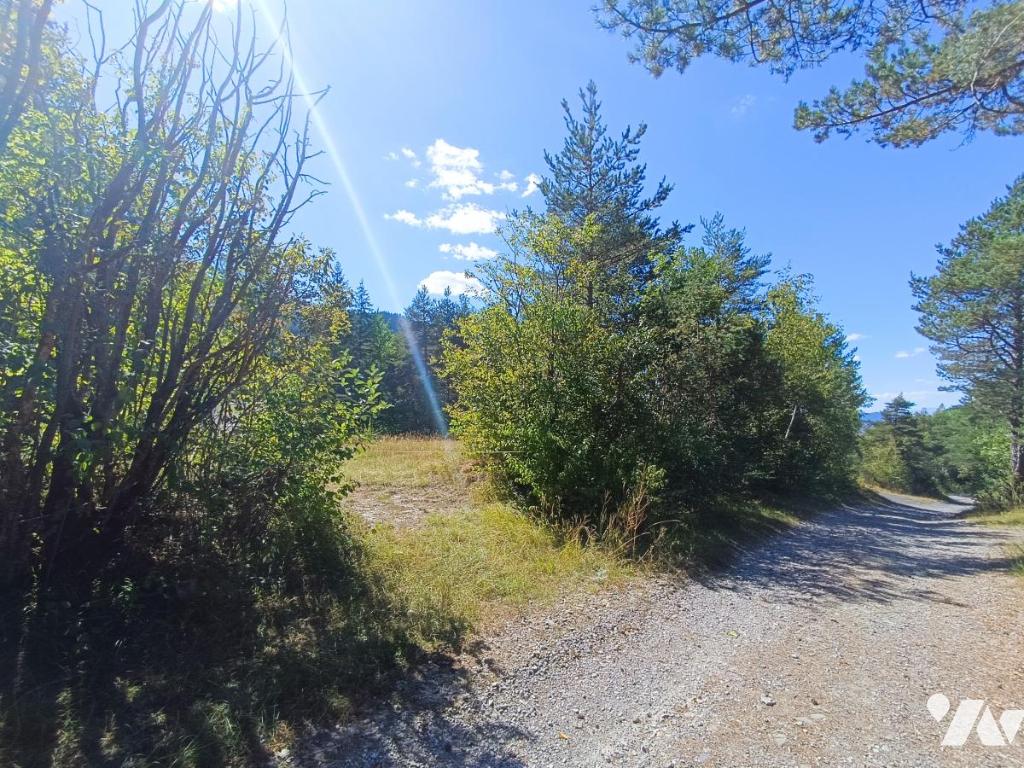 Terrain 1188 m² · à Seyne · 1 188 m² · 85 000 €