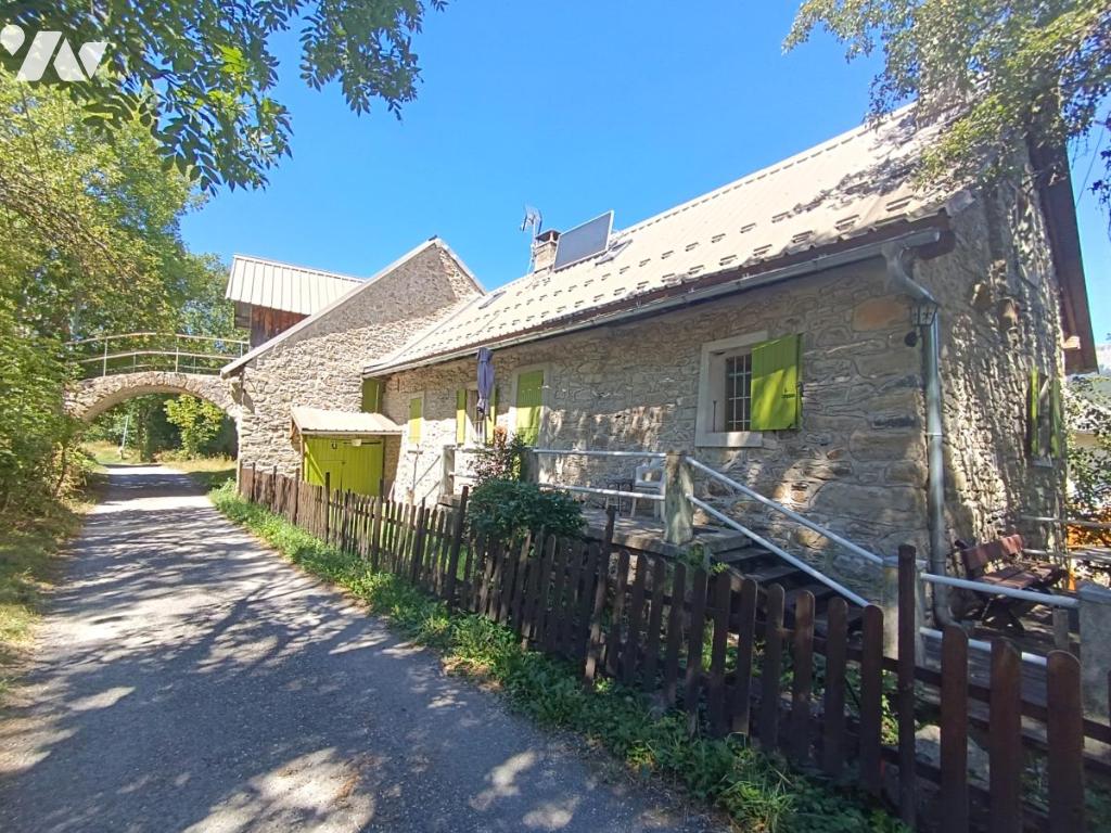 Maison 3 pièces 85 m² · à Seyne · 85 m² · 270 000 €