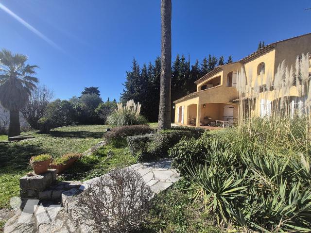 Maison 5 pièces 148 m² · à Grasse · 147,6 m² · 660 000 €
