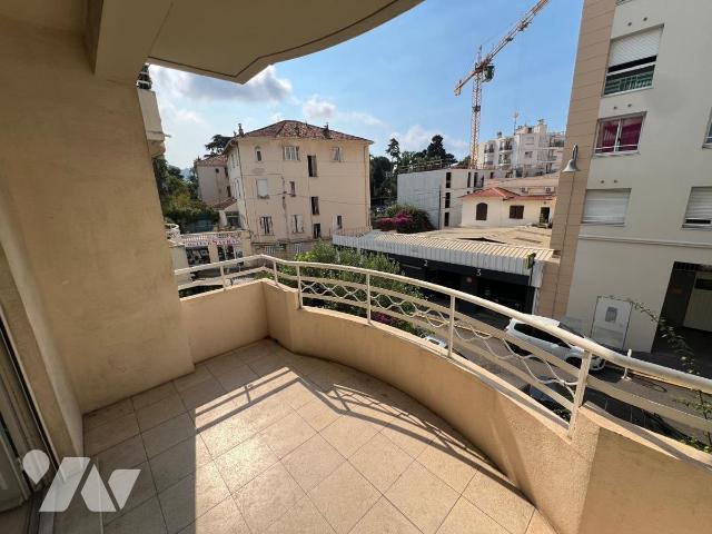 Appartement 3 pièces 66 m² · à Cannes · 65,6 m² · 230 000 €