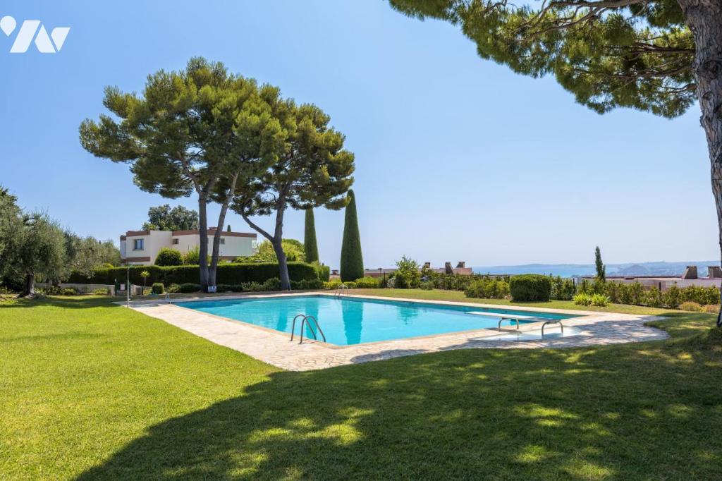 Maison 4 pièces 135 m² · à Cagnes-sur-Mer · 135 m² · 800 000 €
