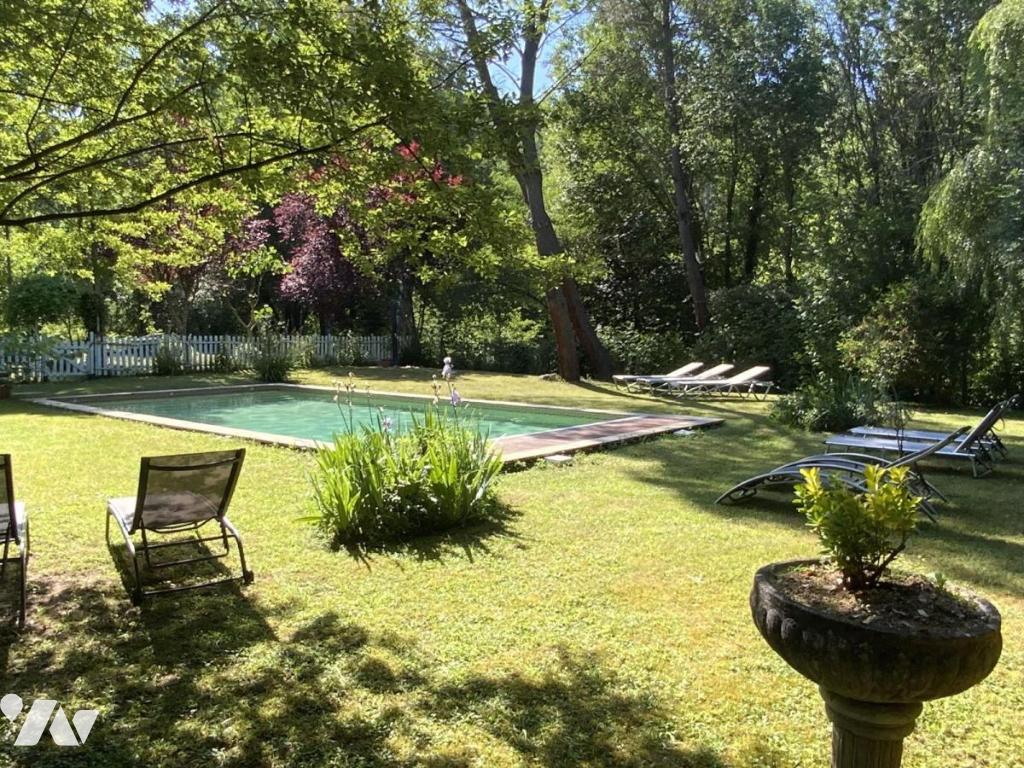 Maison 14 pièces 431 m² · à Eclassan · 431 m² · 799 000 €