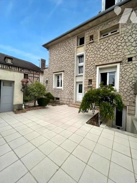 Maison 7 pièces 128 m² · à Arcis-sur-Aube · 127,6 m² · 182 000 €