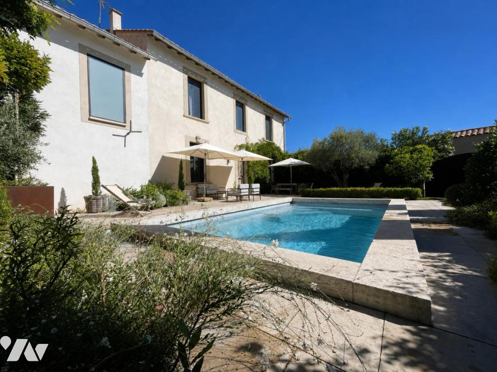 Maison 8 pièces 240 m² · à Maillane · 240 m² · 658 000 €