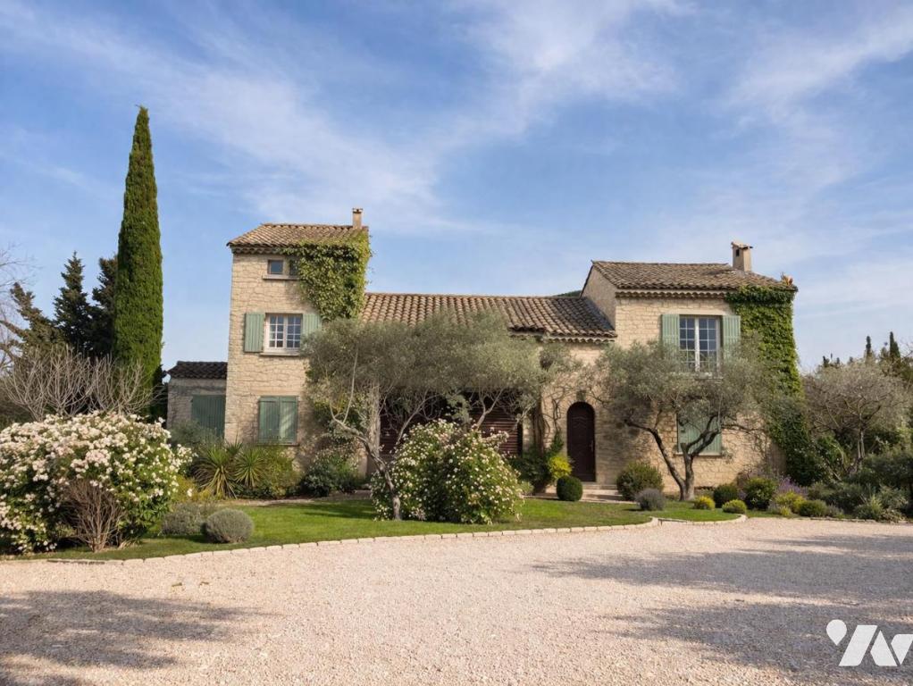 Maison 6 pièces 180 m² · à Eygalières · 180 m² · 2 200 000 €