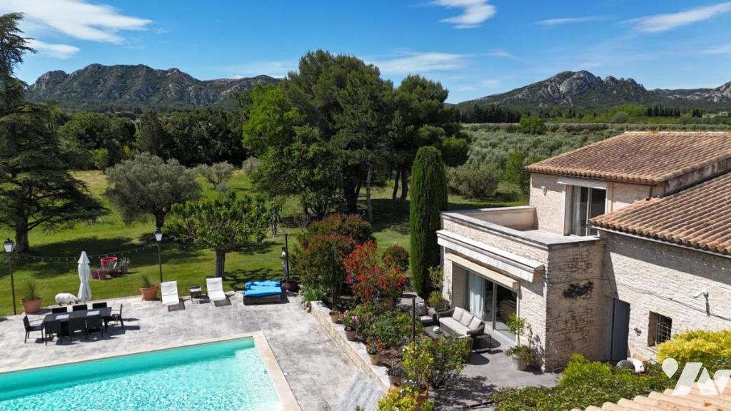Maison 8 pièces 326 m² · à Eygalières · 326 m² · 3 990 000 €