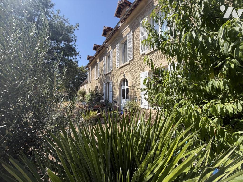Maison 8 pièces 200 m² · à Morteaux-Coulibœuf · 200 m² · 400 000 €