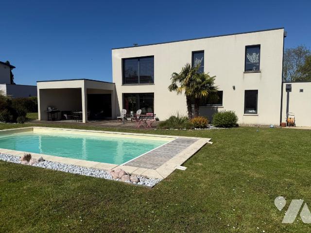Maison 6 pièces 210 m² · à Rots · 210 m² · 720 000 €