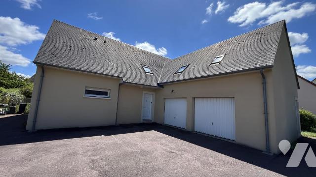 Immeuble 160 m² · à Fontaine-Étoupefour · 160 m² · 560 000 €