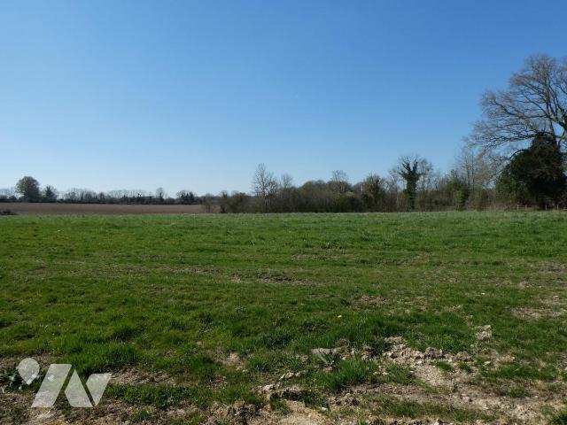 Terrain 1764 m² · à Manerbe · 1 764 m² · 86 353 €