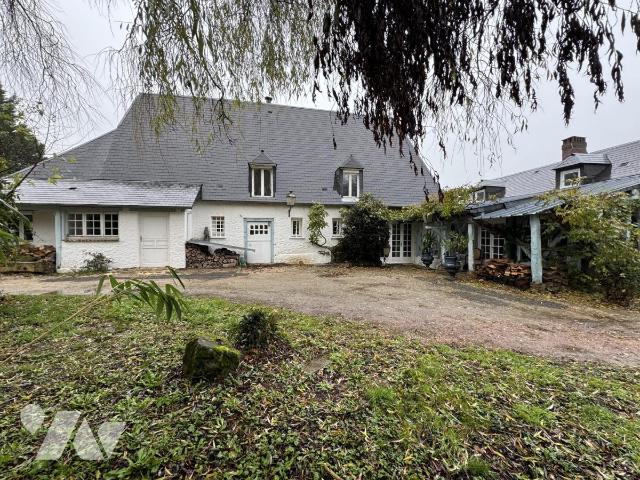 Maison 6 pièces 215 m² · à L'Hôtellerie · 215 m² · 180 000 €