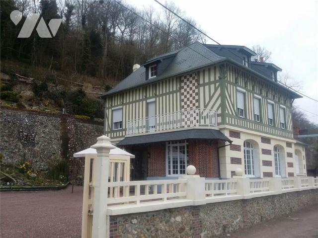 Maison 250m² — Saint-Martin-de-Bienfaite-la-Cressonnière