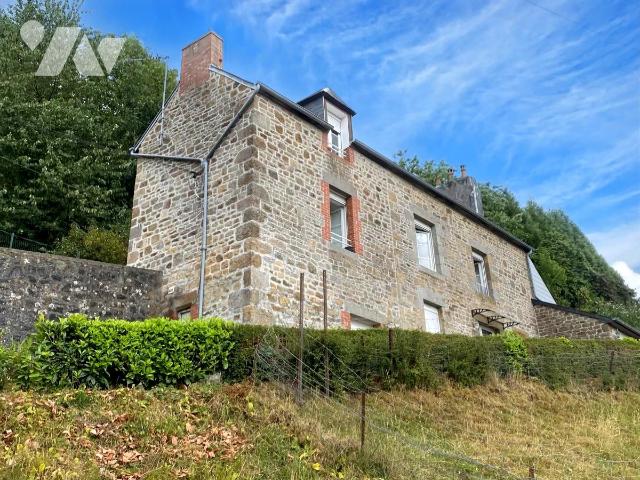 Immeuble 2 pièces 102 m² · à Vire Normandie · 102 m² · 180 000 €