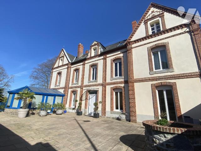 Maison 9 pièces 225 m² · à Vire Normandie · 225 m² · 450 000 €