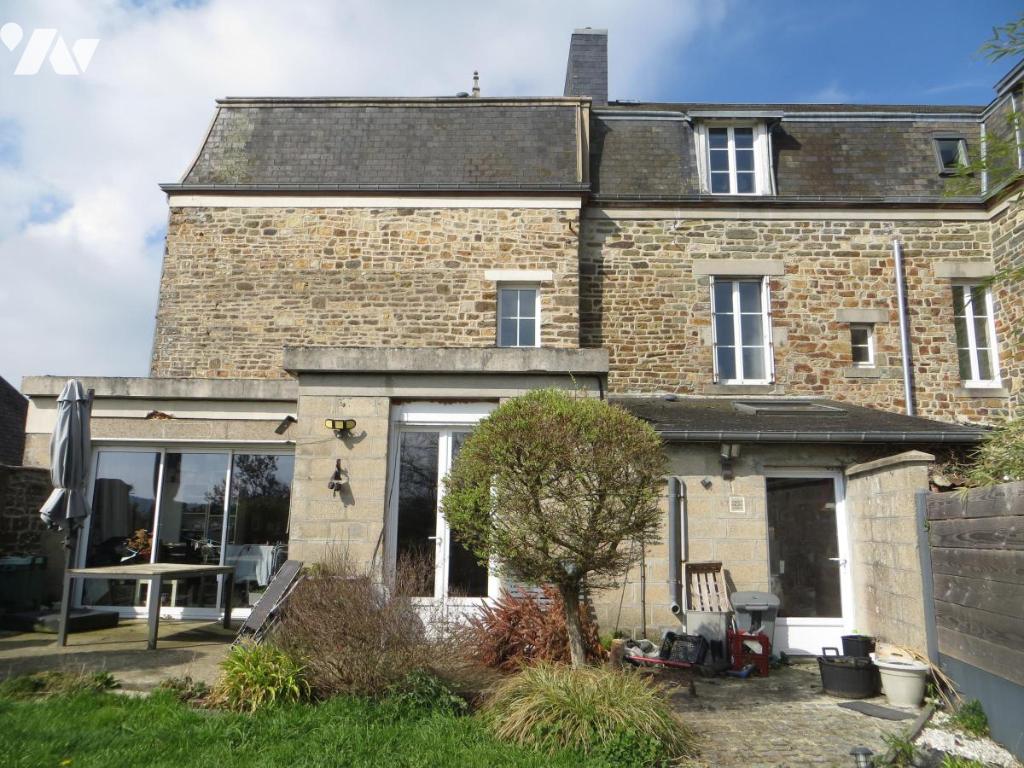 Maison 8 pièces 189 m² · à Souleuvre en Bocage · 189 m² · 135 000 €