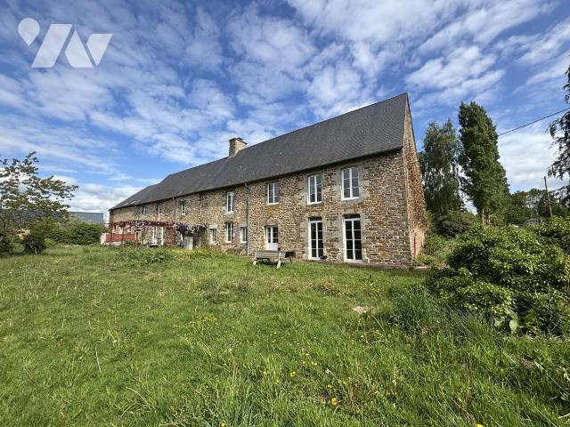 Maison 8 pièces 450 m² · à Monts d'Aunay · 450 m² · 400 000 €