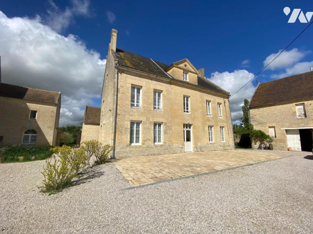 Maison 15 pièces 260 m² · à Rots · 260 m² · 1 200 000 €