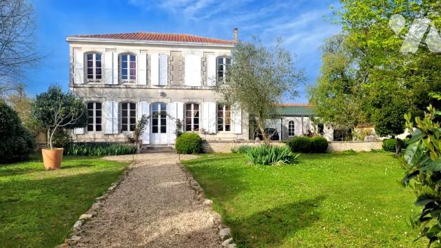 Maison 8 pièces 255 m² · à Marans · 255 m² · 620 000 €
