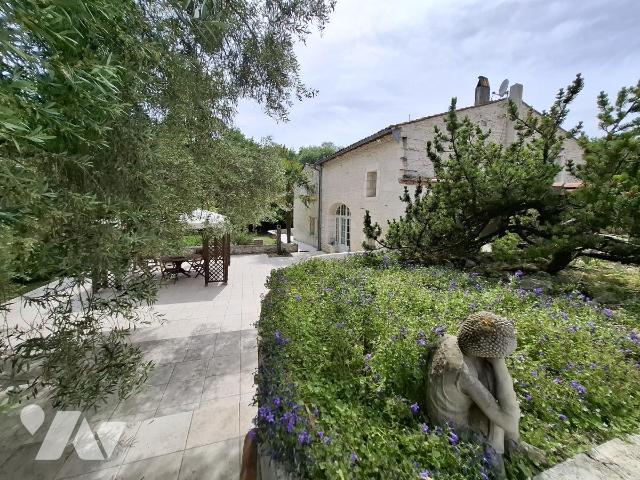 Maison 11 pièces 406 m² · à Saintes · 405,9 m² · 485 000 €
