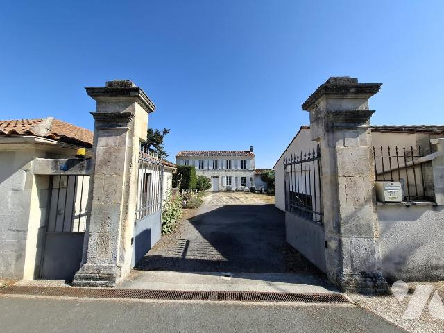 Maison 5 pièces 166 m² · à Salignac-sur-Charente · 166 m² · 282 342 €