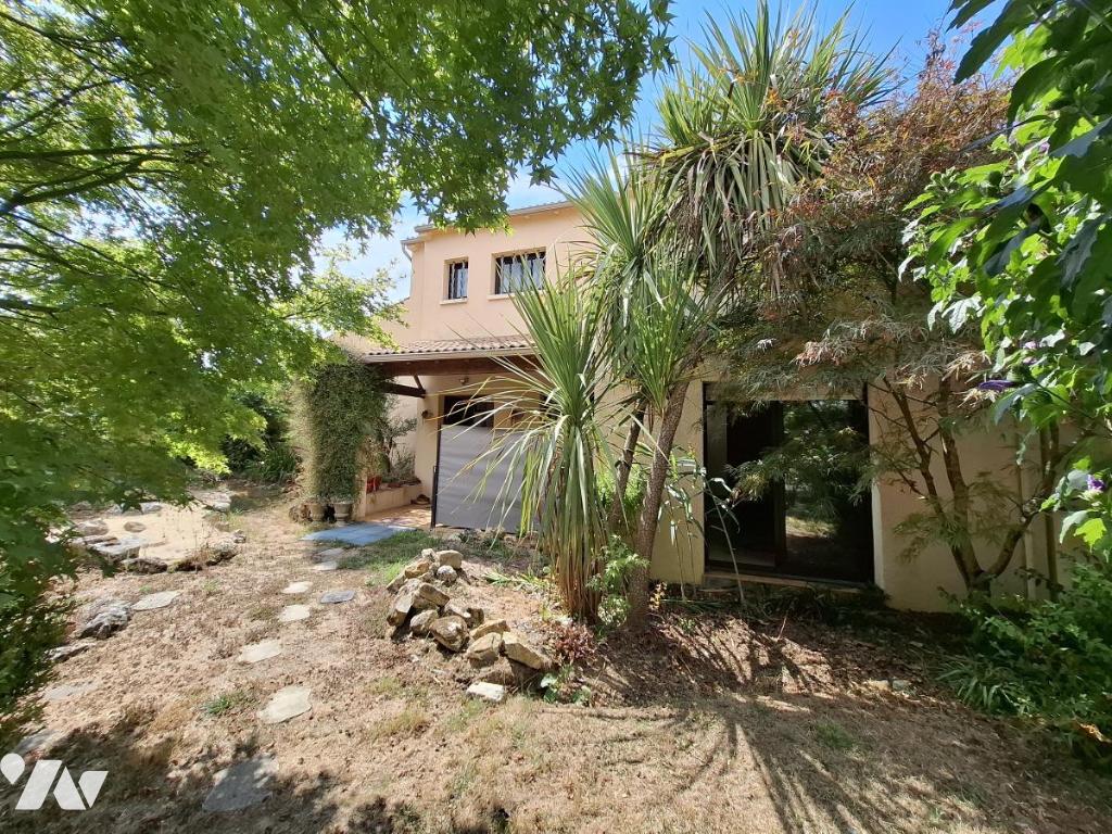Maison 8 pièces 169 m² · à Corme-Royal · 169 m² · 275 000 €