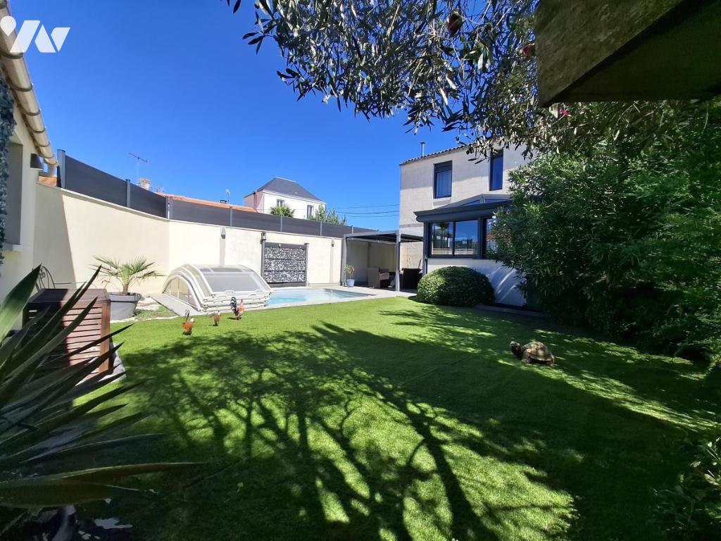 Maison 6 pièces 161 m² · à Saintes · 161 m² · 420 000 €