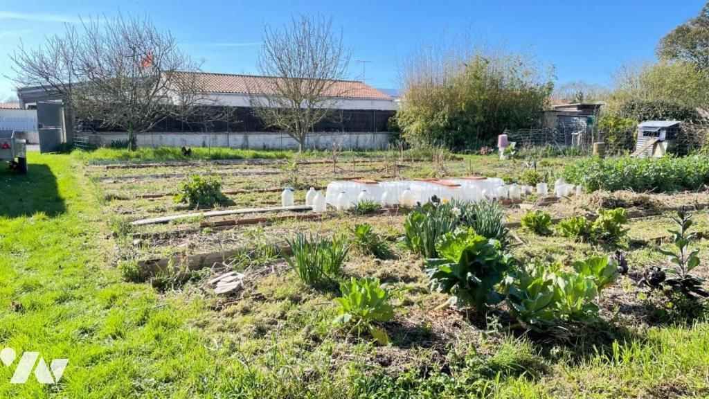 Terrain 360 m² · à Salles-sur-Mer · 360 m² · 140 000 €