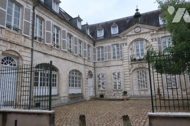 Appartement 3 pièces 106 m² · à Bourges · 105,8 m² · 210 000 €