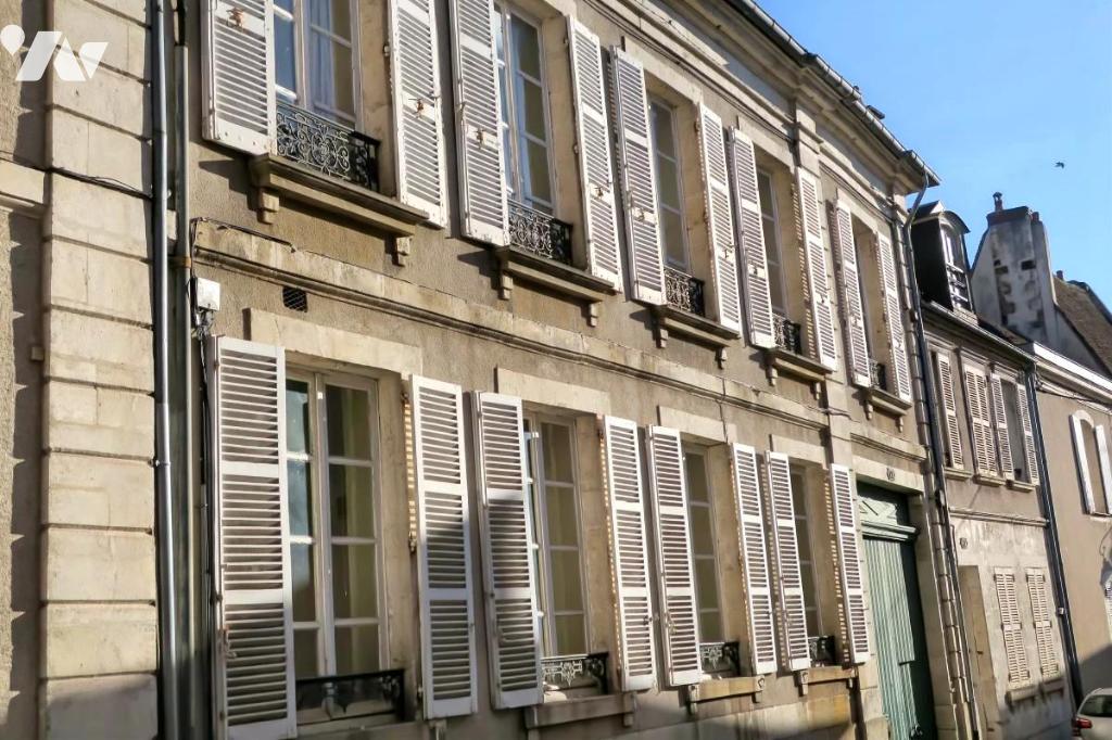 Maison 10 pièces 259 m² · à Bourges · 259 m² · 500 000 €