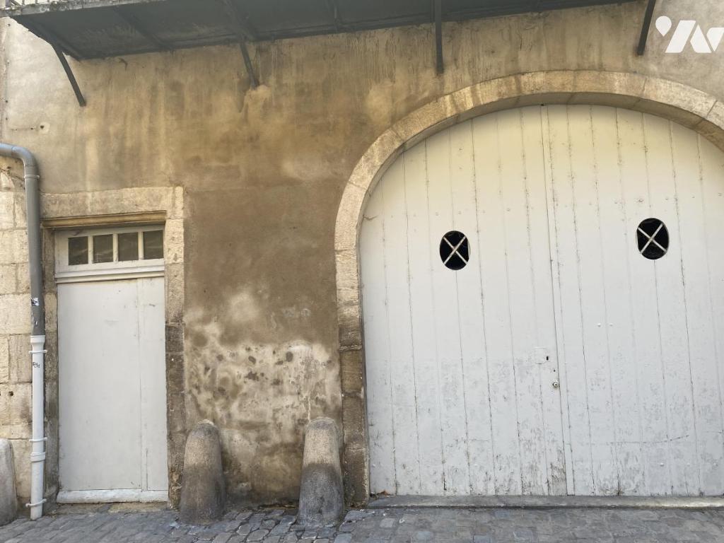 Parking Dole · 300 €/mois