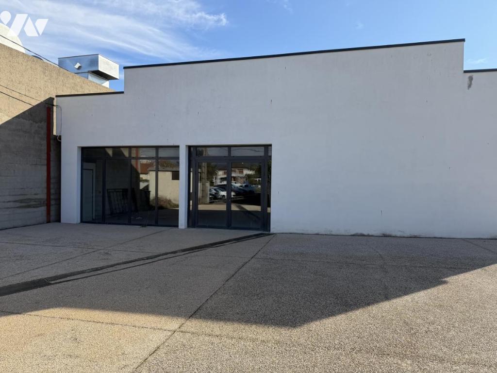 Maison 560 m² · à Chenôve · 560 m² · 5 000 €/mois