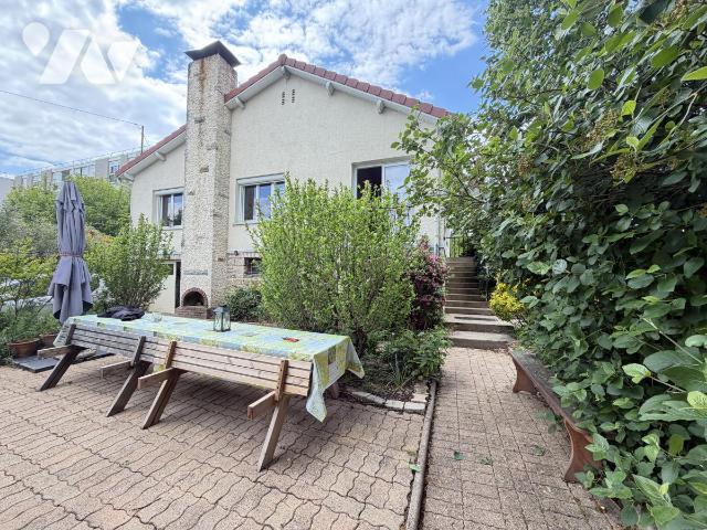 Maison 6 pièces 120 m² · à Lamarche-sur-Saône · 120 m² · 230 000 €