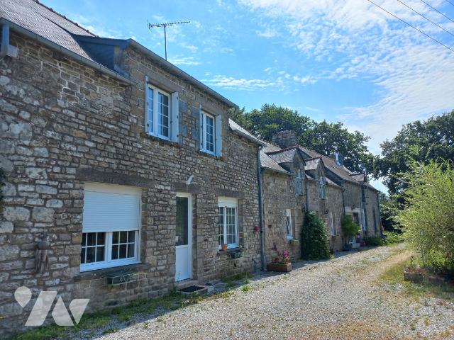 Maison 11 pièces 215 m² · à Mené · 215 m² · 266 000 €