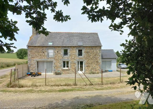 Maison 5 pièces 148 m² · à Mené · 148 m² · 210 000 €