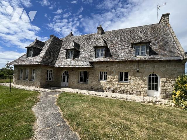 Maison 8 pièces 255 m² · à Bréhand · 255,4 m² · 320 000 €