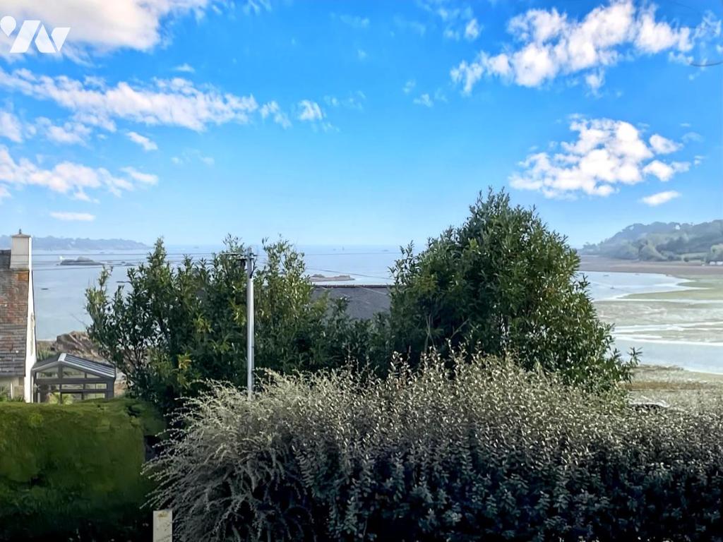 Terrain 828 m² · à Ploubazlanec · 828 m² · 220 000 €