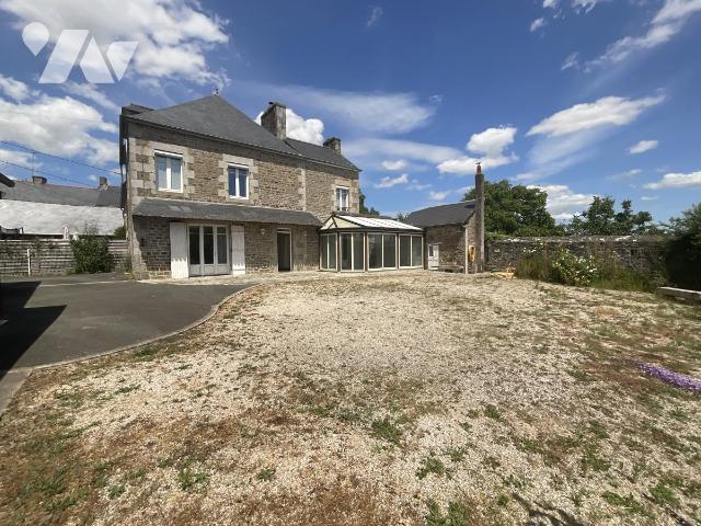 Maison 5 pièces 111 m² · à Saint-Carné · 111 m² · 220 000 €