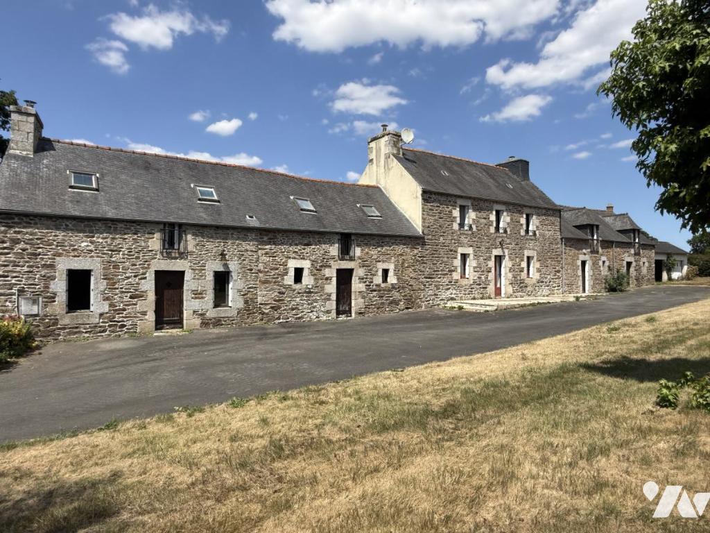 Maison 196 m² · à Pont-Melvez · 196 m² · 195 000 €