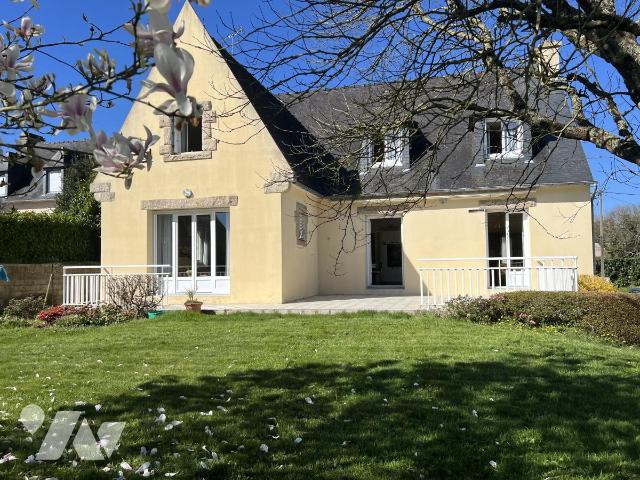 Maison 180 m² · à Rostrenen · 180 m² · 200 000 €