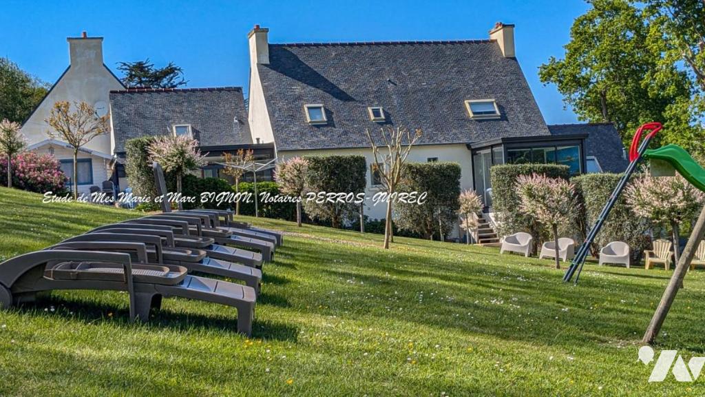 Maison 20 pièces 500 m² · à Trévou-Tréguignec · 500 m² · 2 100 000 €