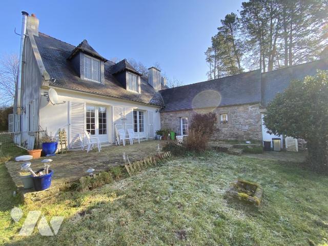 Maison 195 m² · à Vieux-Marché · 195 m² · 300 000 €
