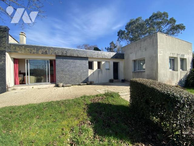 Maison 6 pièces 148 m² · à Vieux-Marché · 148 m² · 150 000 €