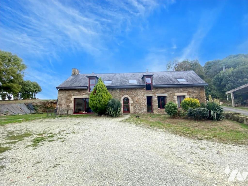 Maison 5 pièces 157 m² · à Laurenan · 157 m² · 240 000 €