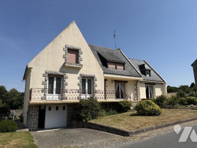 Maison 206 m² · à Mené · 206 m² · 135 000 €