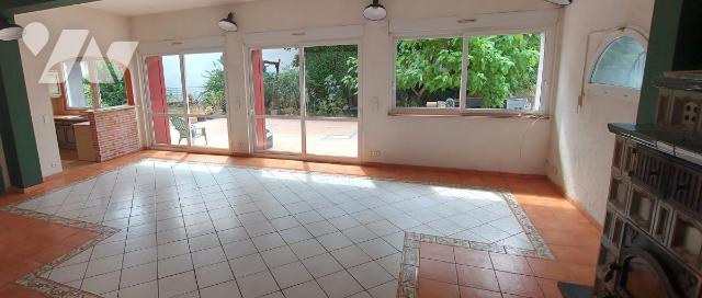Maison 10 pièces 247 m² · à Besançon · 247 m² · 549 000 €