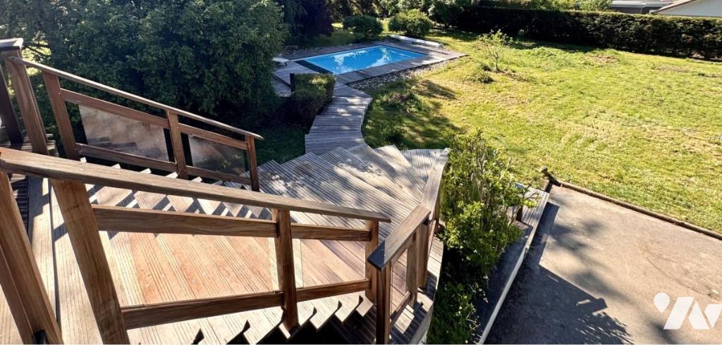 Maison 268 m² · à Montferrand-le-Château · 268 m² · 472 700 €