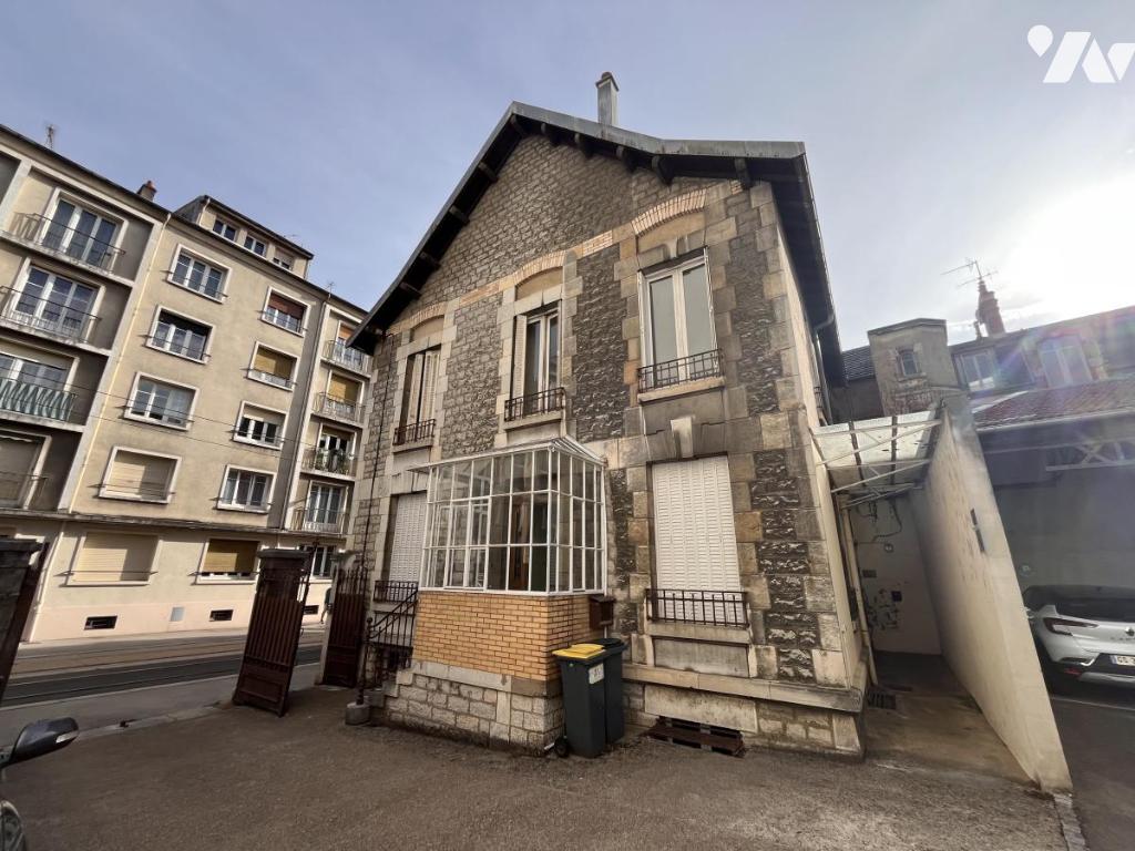 Immeuble 3 pièces 166 m² · à Besançon · 166 m² · 380 000 €